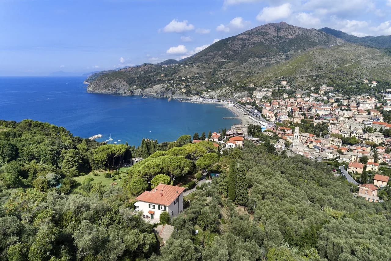 Beautiful Villa With Amplitudes Of Space photo 3