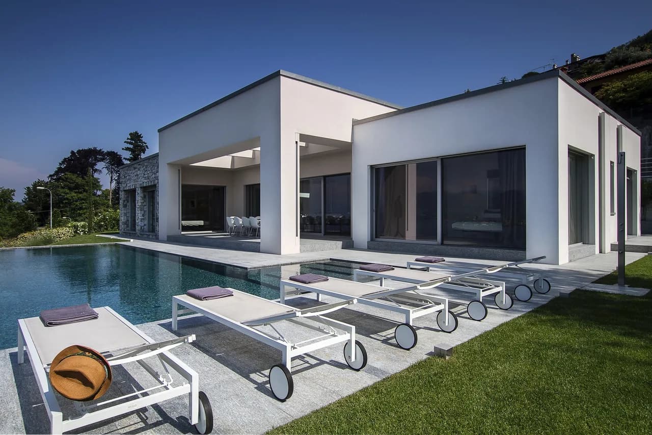 Modern Luxurious Lakeview Villa with a Pool