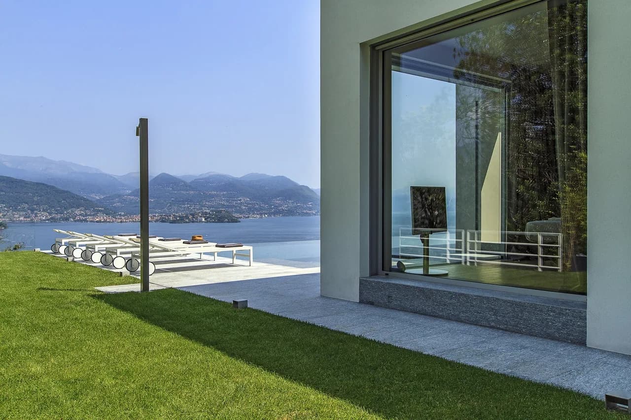 Modern Luxurious Lakeview Villa with a Pool photo 3