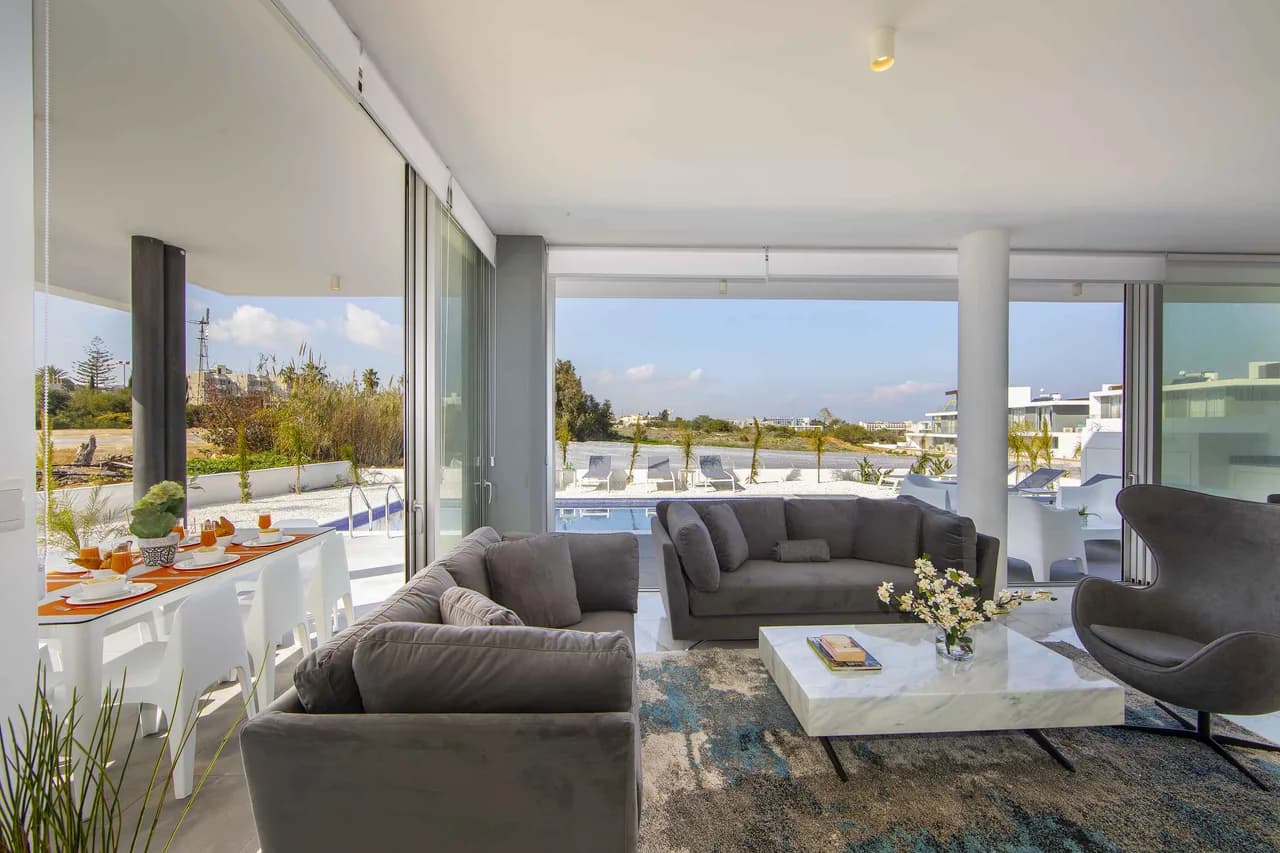 Brand New Luxurious Villa With Pool photo 2