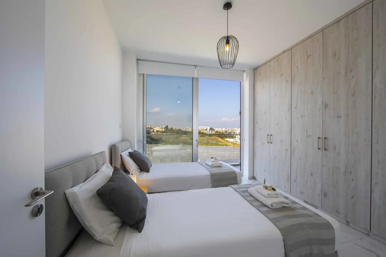 Brand New Luxurious Villa With Pool photo 3