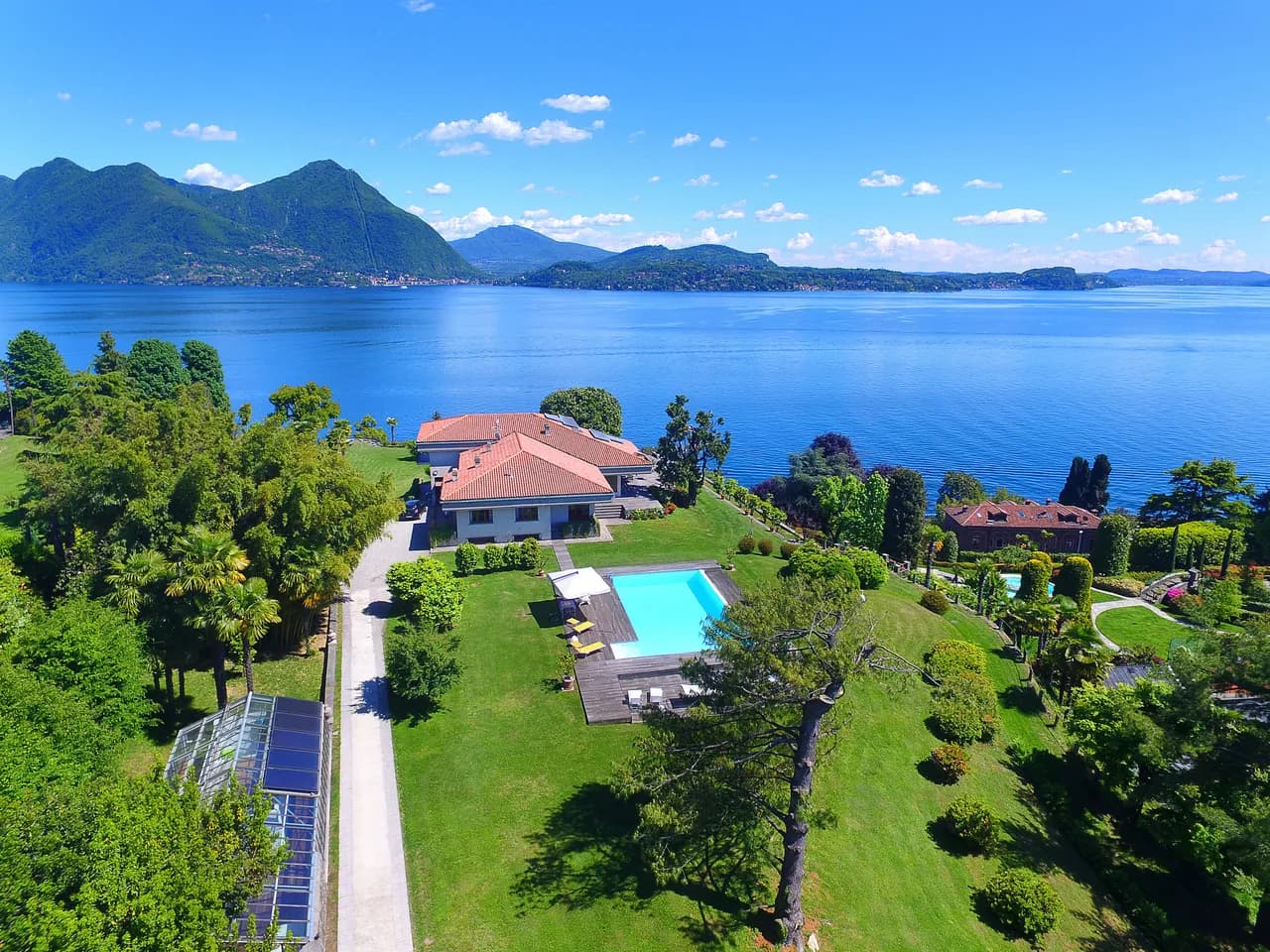 LOVELY VILLA WITH POOL OVERLOOKING LAKE MAGGIORE photo 2