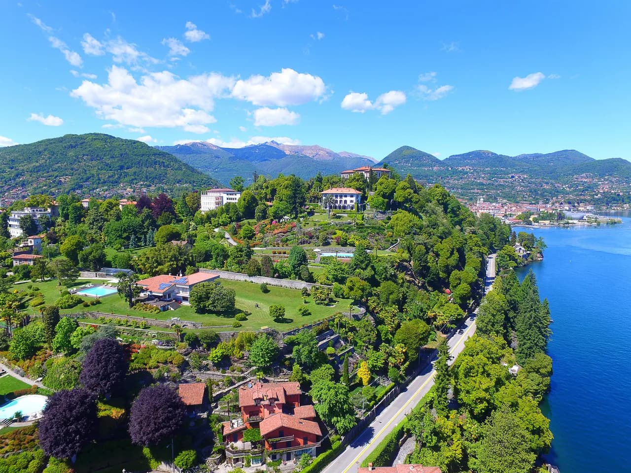 LOVELY VILLA WITH POOL OVERLOOKING LAKE MAGGIORE photo 3