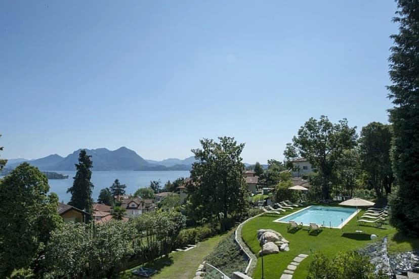 Luxurious Villa with Pool Overlooking Lake Maggiore