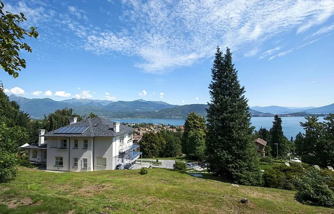 Luxurious Villa with Pool Overlooking Lake Maggiore photo 3