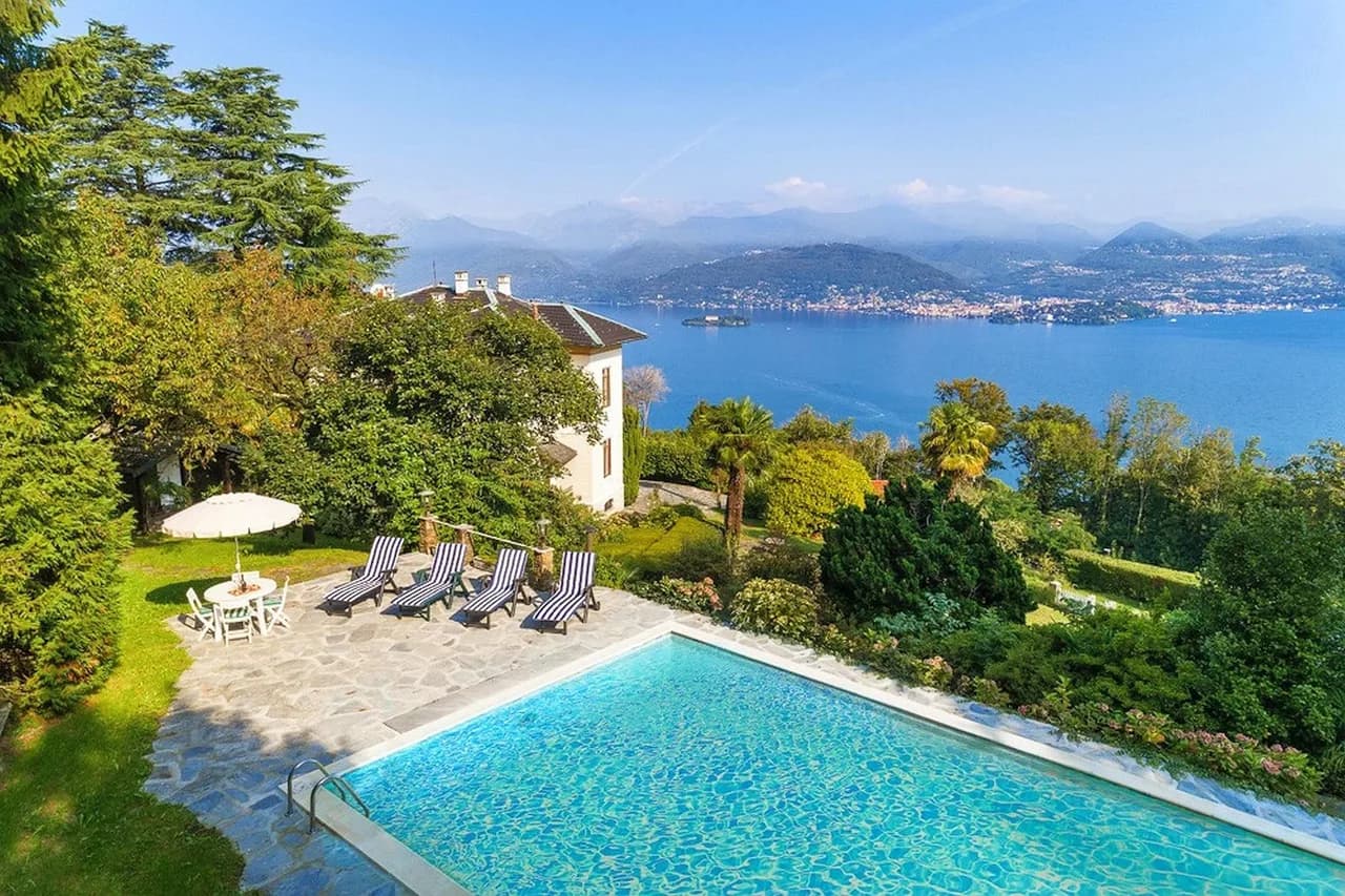 Magnificent Lakeview Villa with an Amazing Pool photo 4