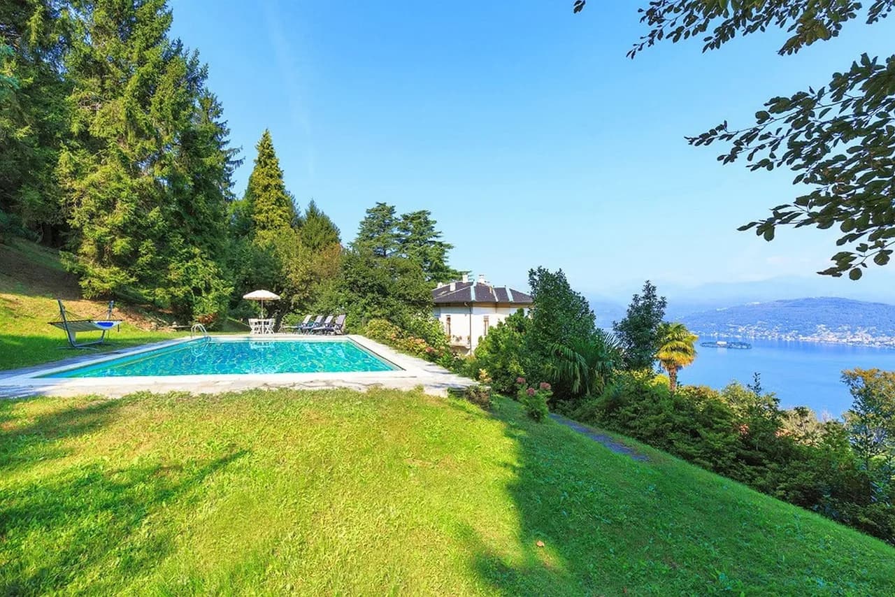 Magnificent Lakeview Villa with an Amazing Pool photo 5