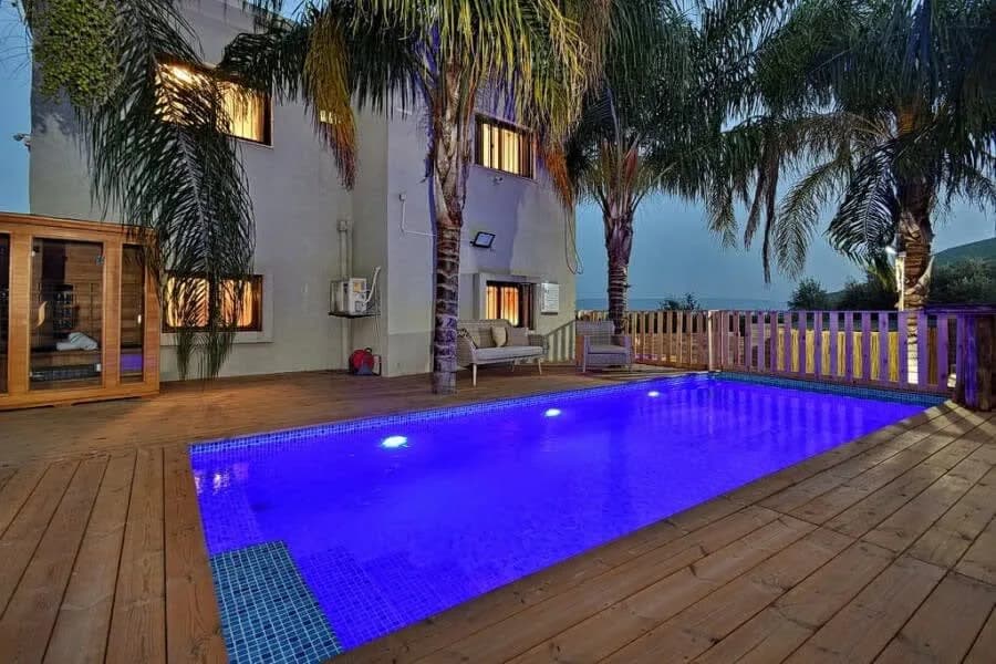 One of a Kind Villa with Pool And a Hot Tub photo 3