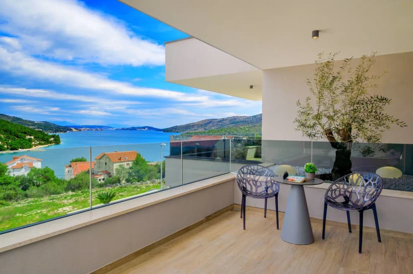 Luxury Villa With Beautiful Pool And Table Tennis