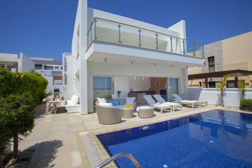 Dreamy Villa With Charming Sea Views