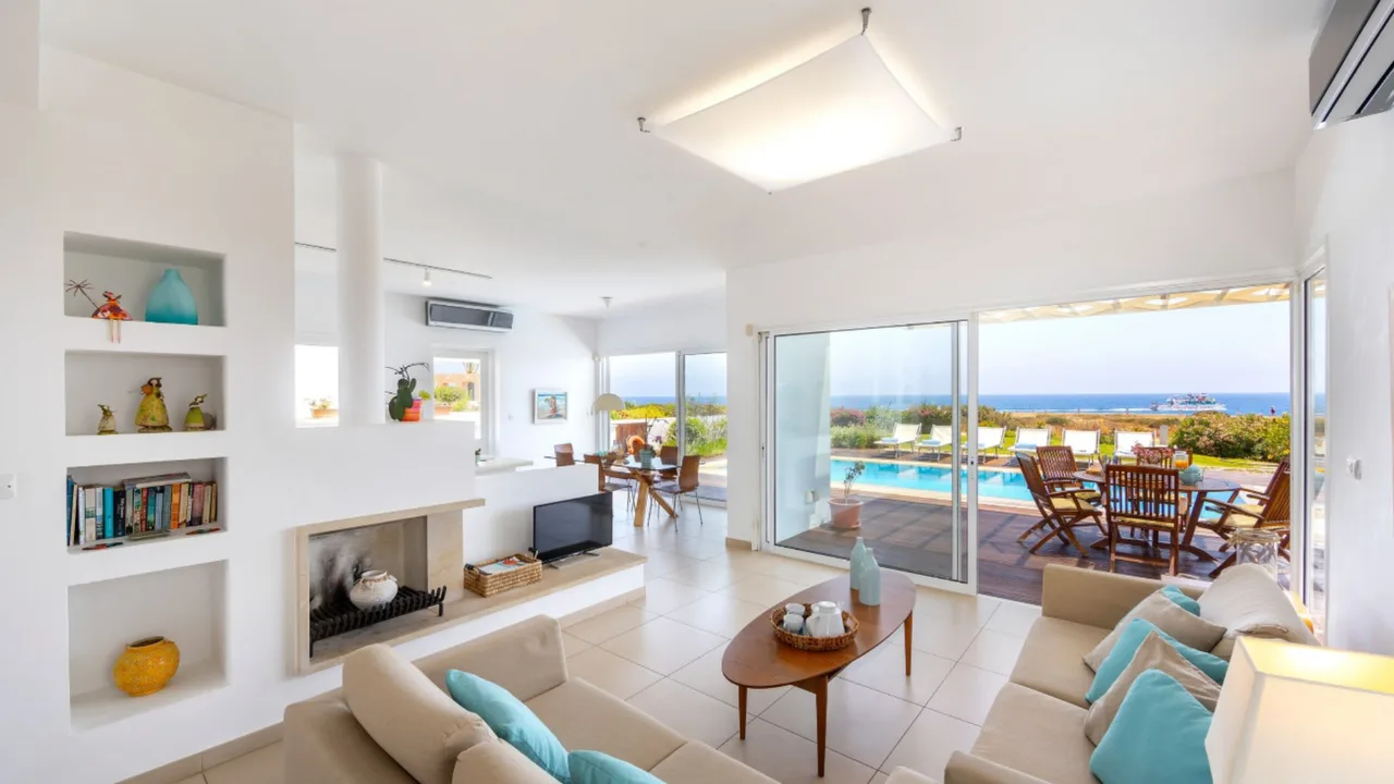 Majestic Villa In Front Of The Ocean photo 4