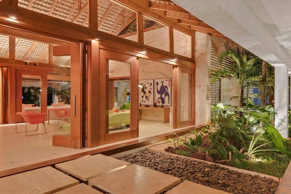 Contemporary Six Bedroom Villa in La Romana photo 3