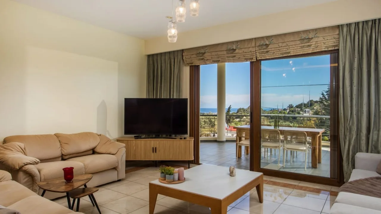Modern-Style Villa with Pool & Lovely Views photo 2