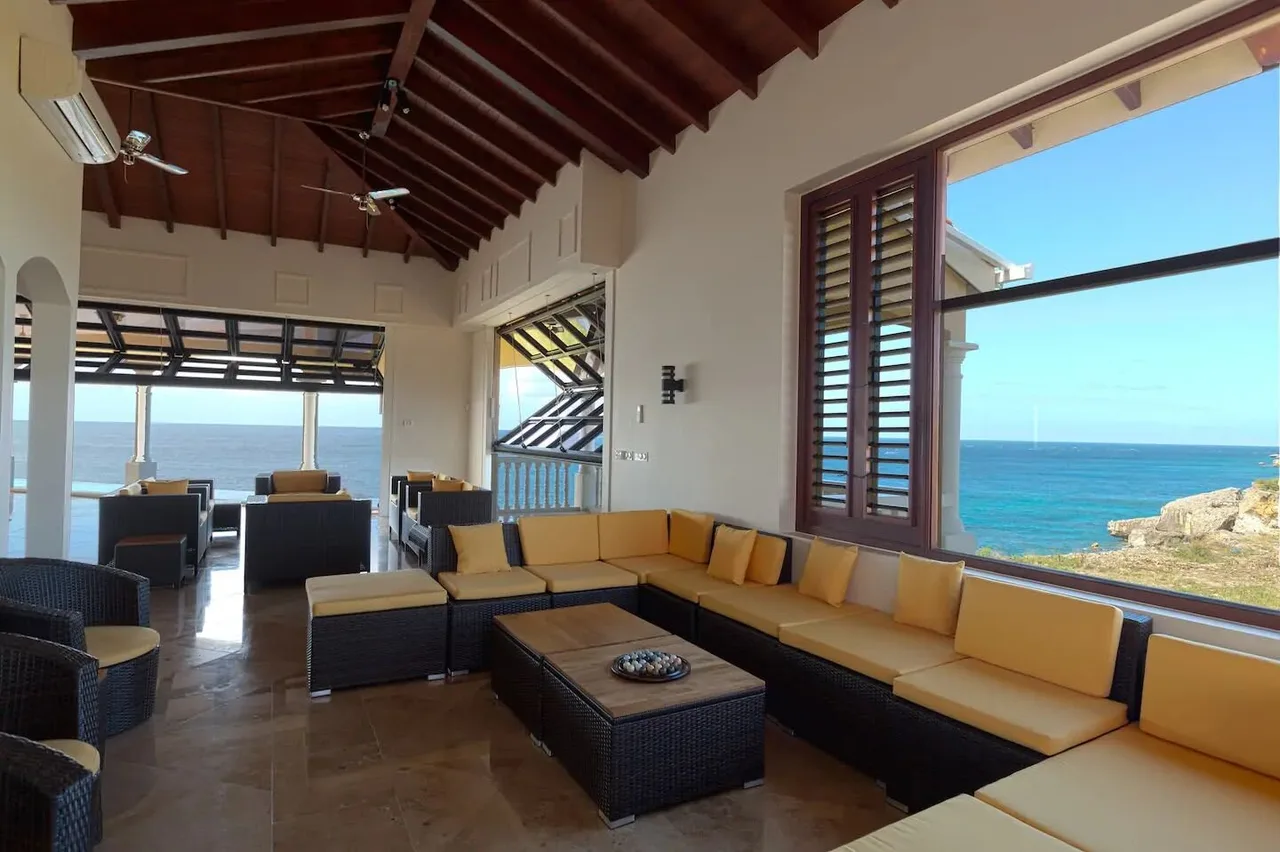 Spectacular Villa with 360 View of Blue Skies and Ocean photo 3