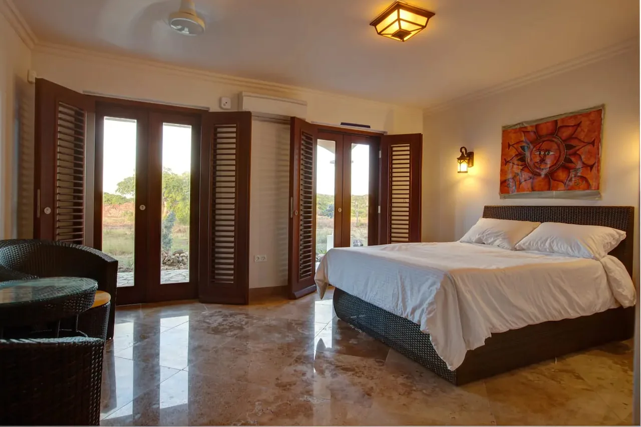 Spectacular Villa with 360 View of Blue Skies and Ocean photo 4