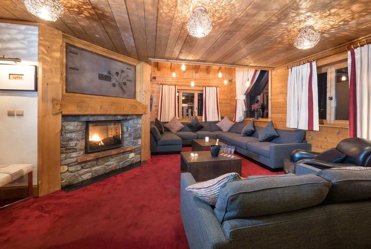 Perfectly Situated Chalet With Incredible Views photo 2