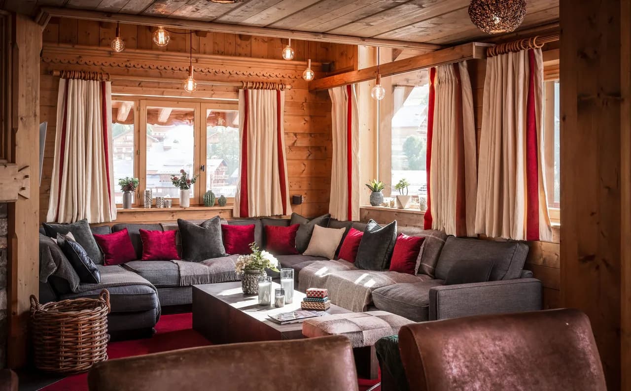 Perfectly Situated Chalet With Incredible Views photo 3