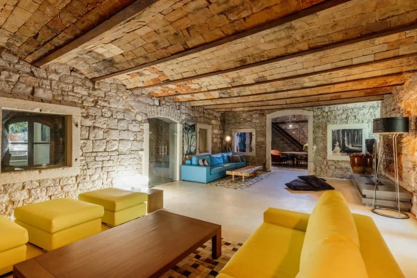 Glamorous Stone Villa Near The Sea