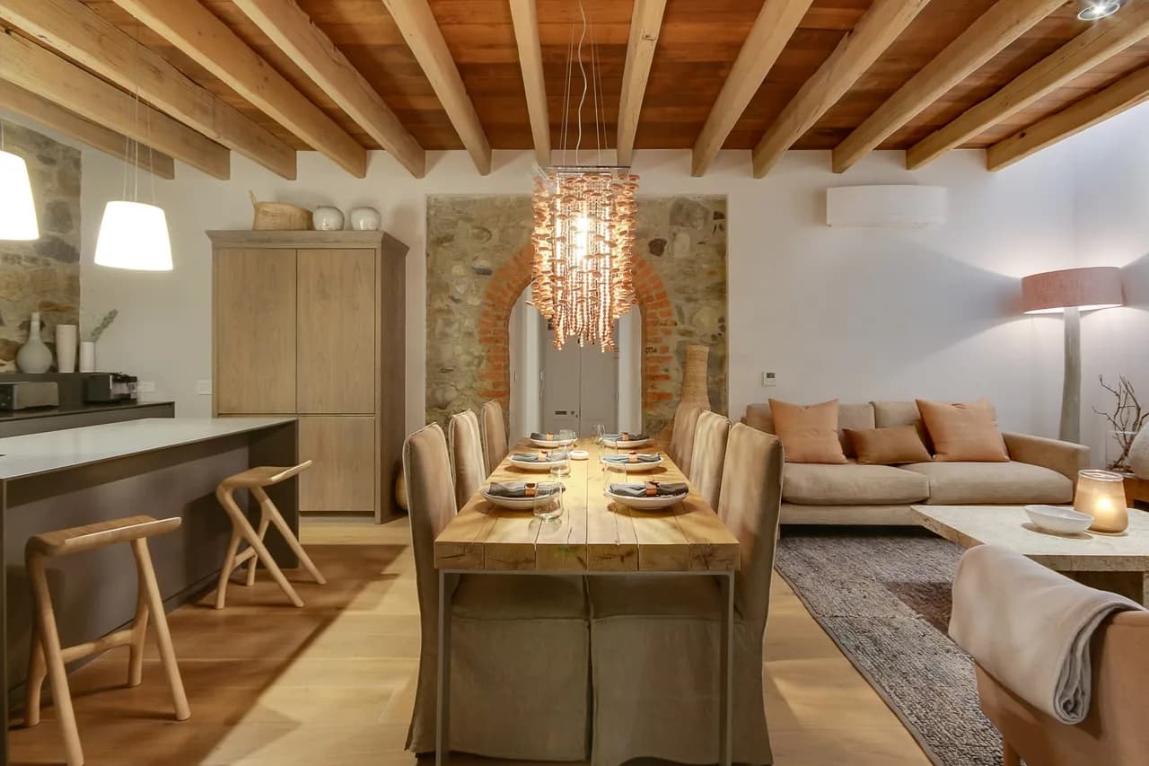 Exquisite Villa With Modern Interiors And Stunning Courtyard photo 2