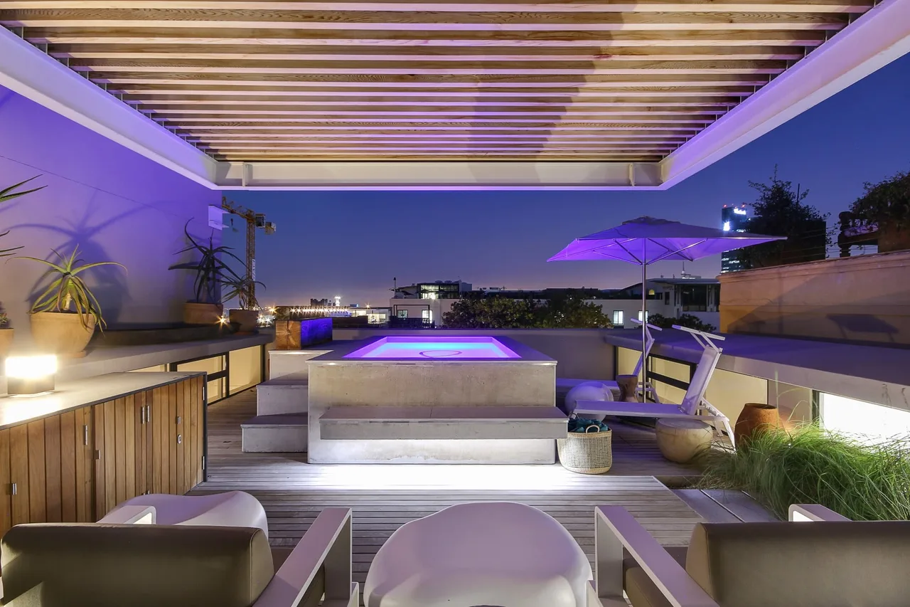 Exquisite Villa With Modern Interiors And Stunning Courtyard photo 5