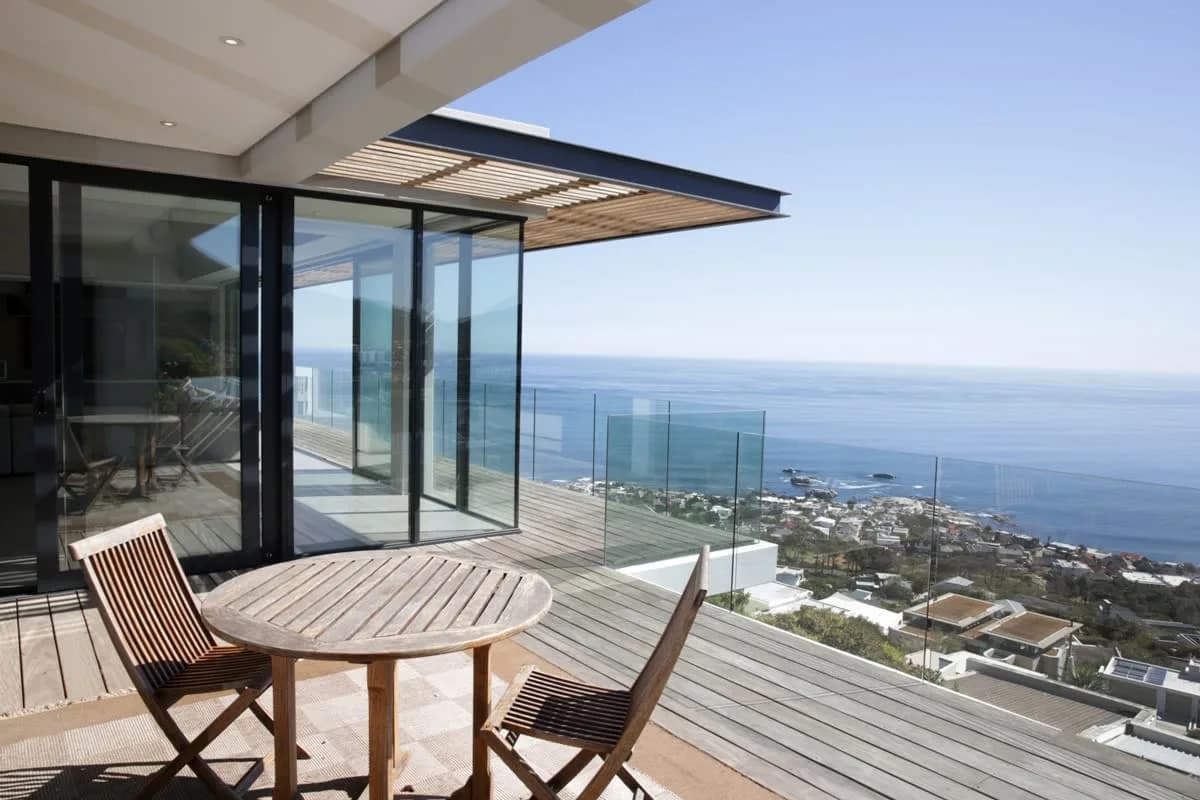 Lavish 4-Bed Villa with Infinity Pool photo 2