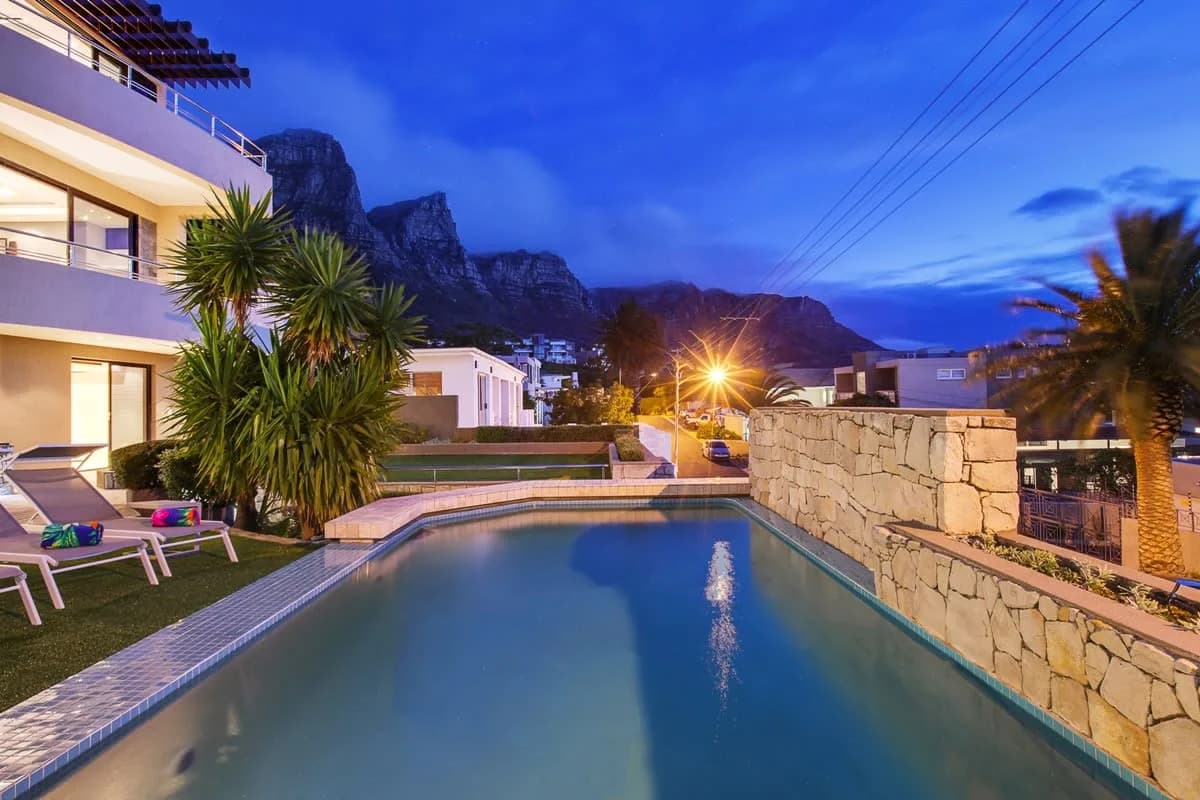 Luxurious Villa With Gorgeous Views And Space photo 3