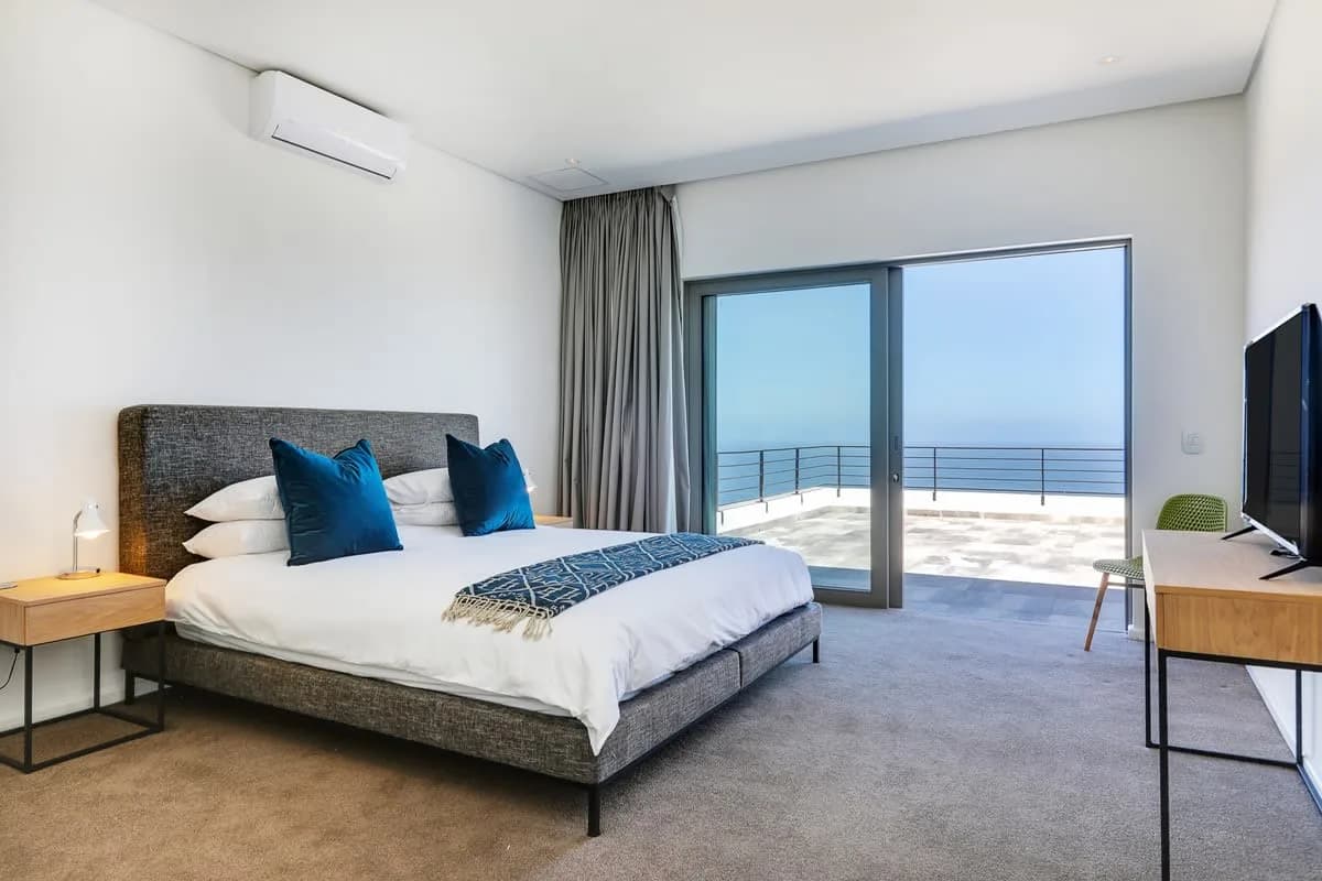 Glamorous Villa In Open Yet Private Location photo 3