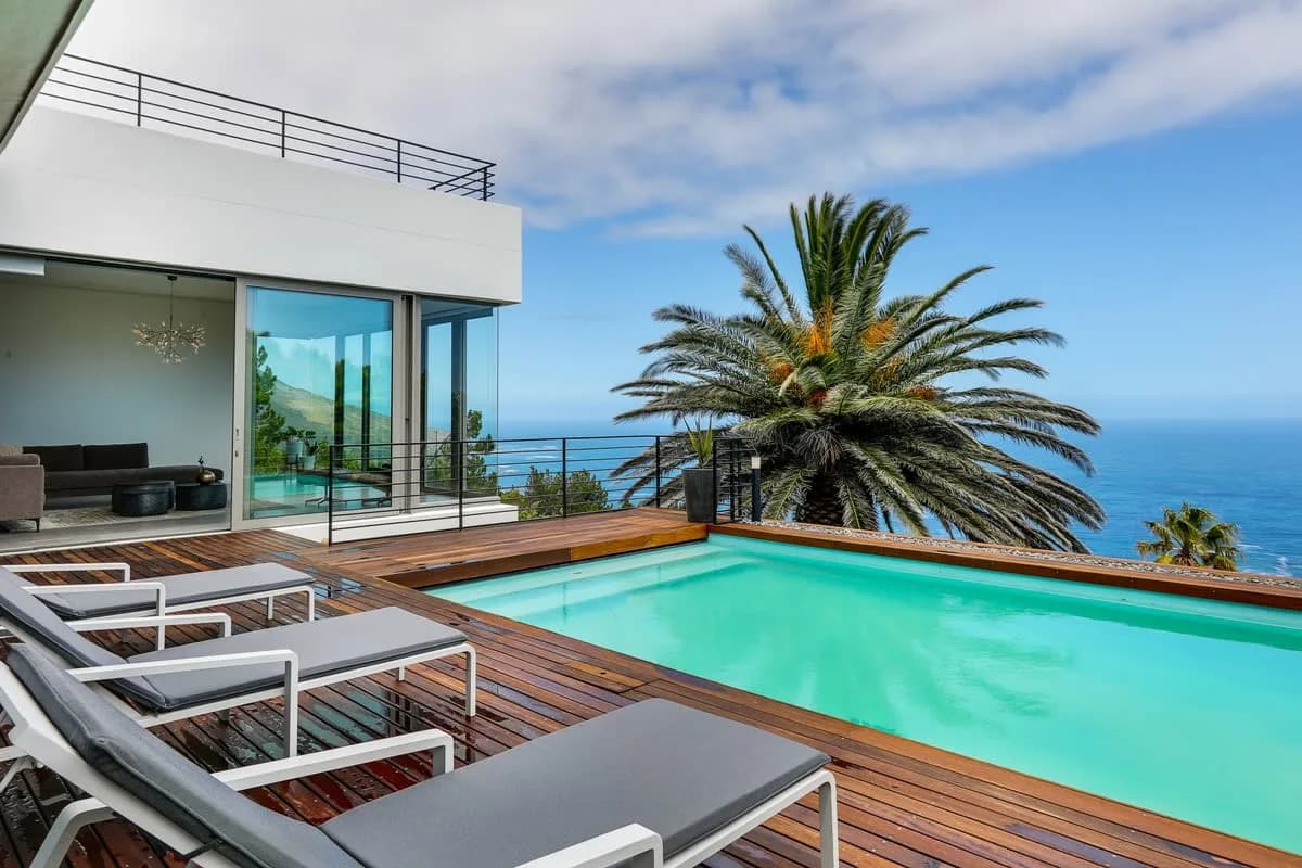 Glamorous Villa In Open Yet Private Location photo 4
