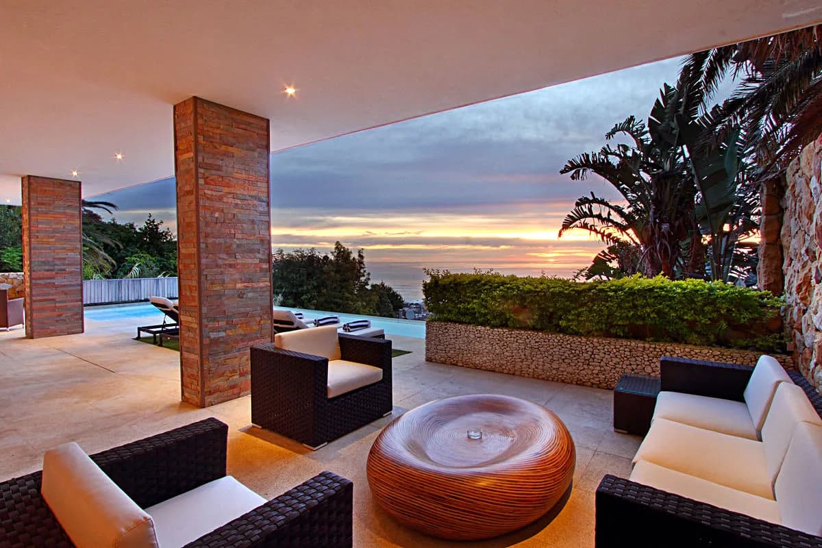 Exceptional Modern Villa Perfectly Positioned Between Slopes photo 3