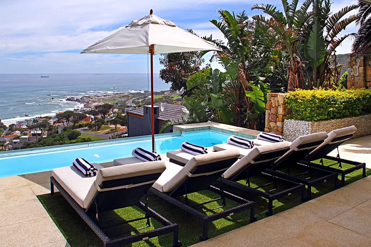 Exceptional Modern Villa Perfectly Positioned Between Slopes photo 5
