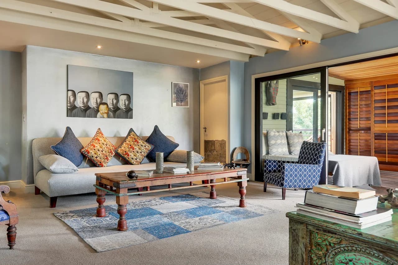 Sophisticated Holiday Retreat With Contemporary Chic Decor photo 2