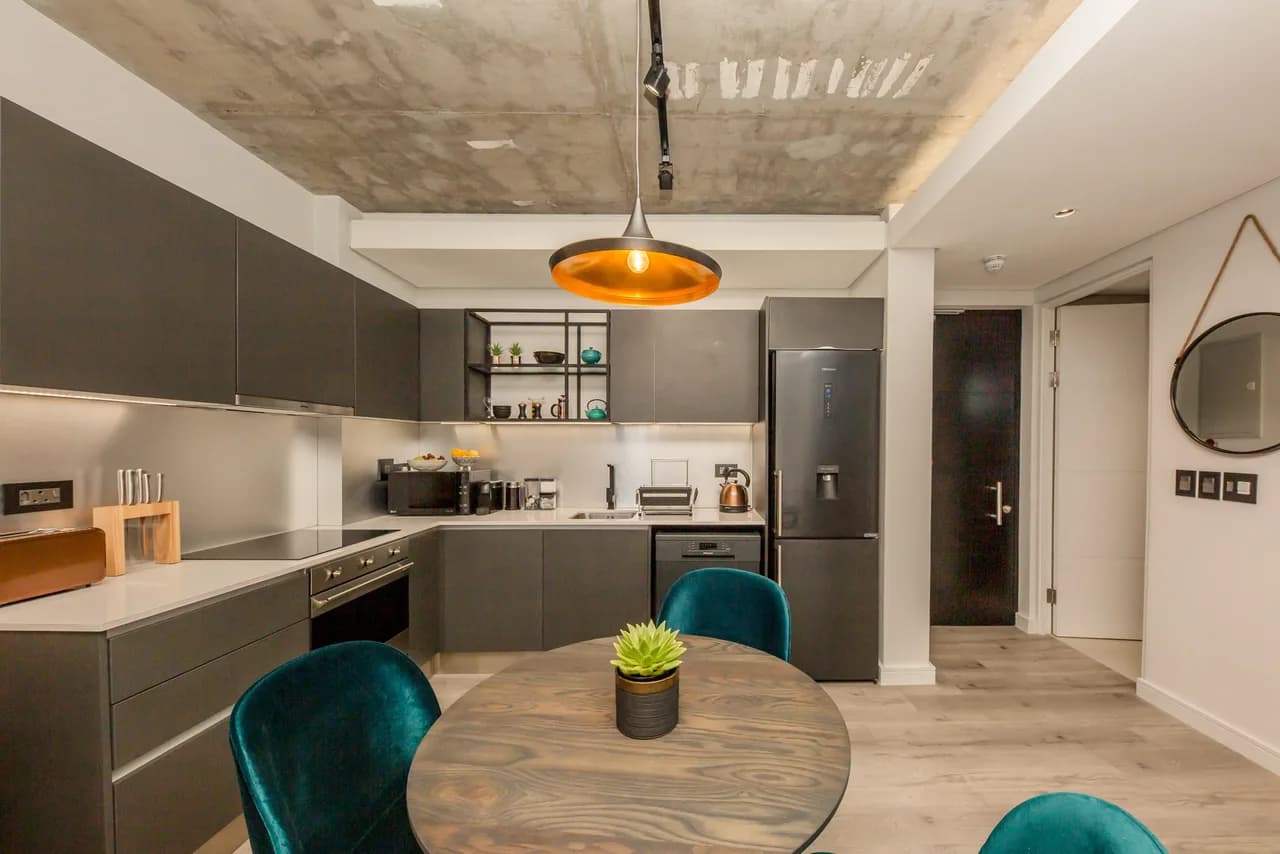 Beautifully Decorated City Apartment photo 3