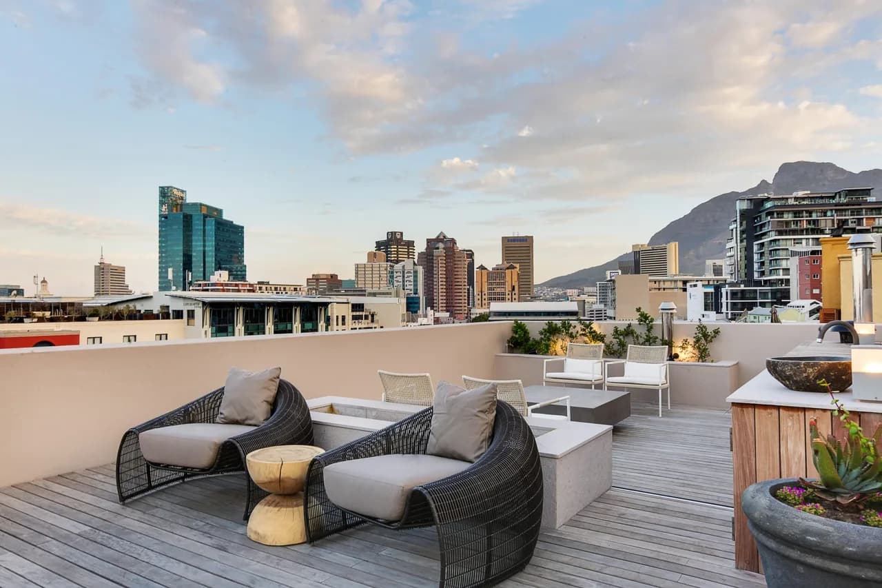 Luxurious 2 Bedroom Apartment with Views photo 4