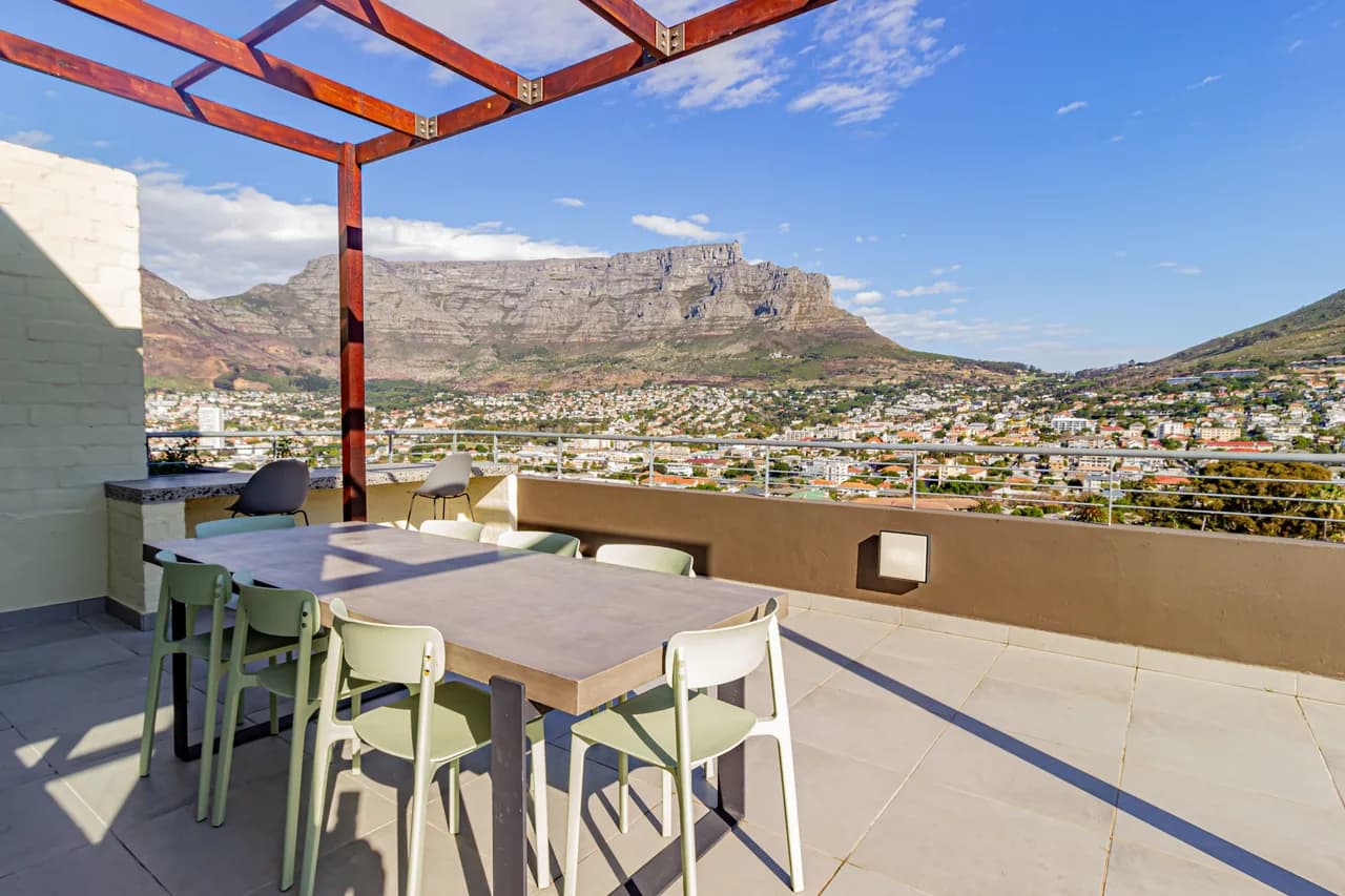Modern Penthouse with Table Mountain Views photo 5