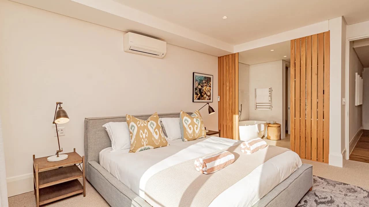 Elegant Sea Point Apartment with Ocean Views photo 2
