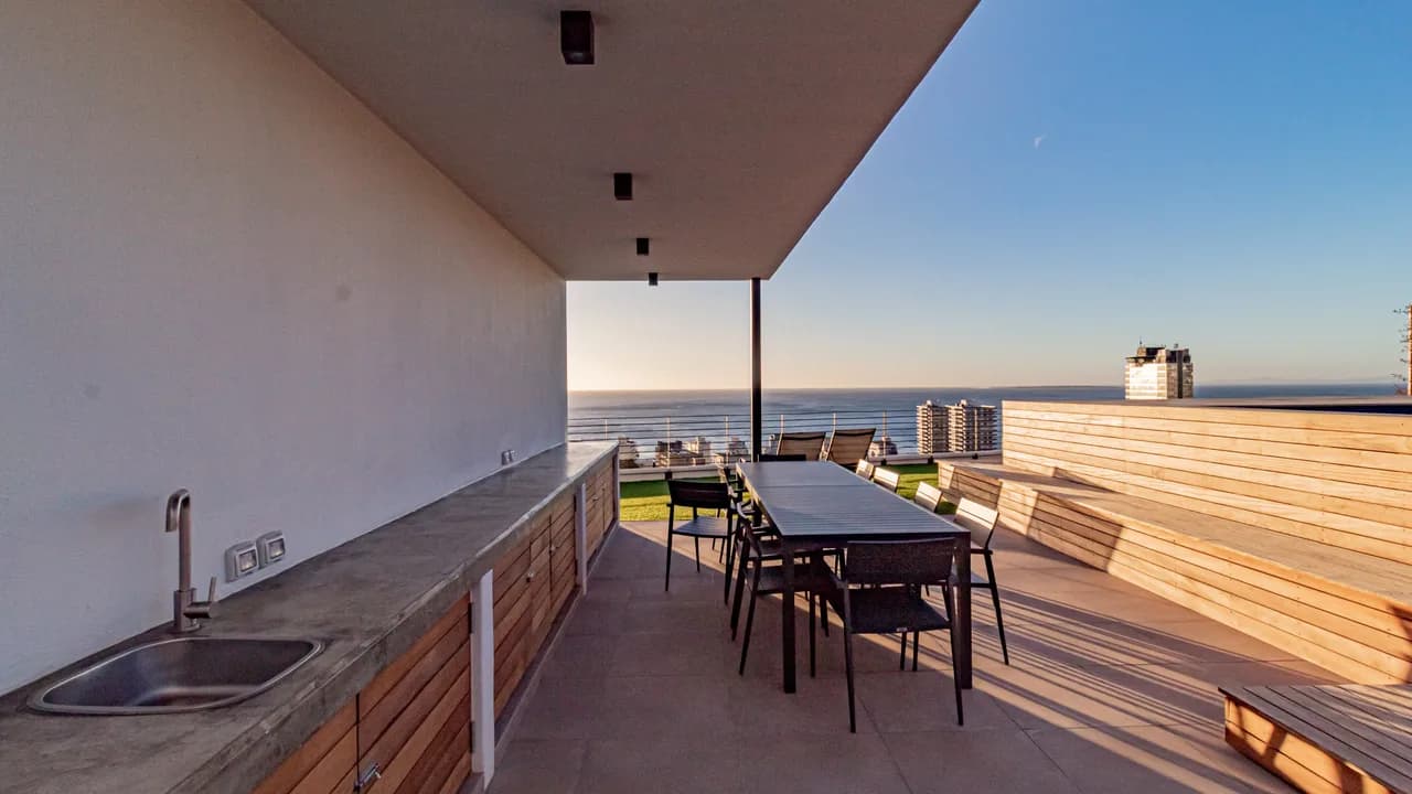 Elegant Sea Point Apartment with Ocean Views photo 4