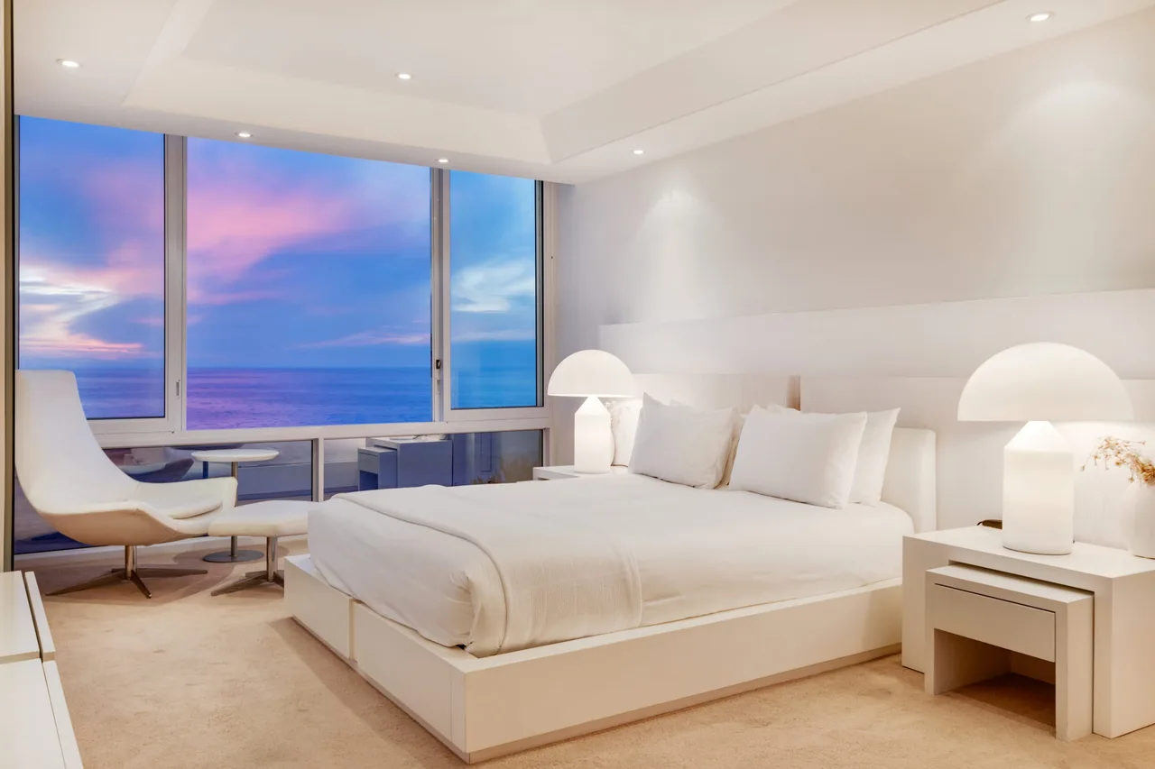 Stylish Beachfront Apartment With Elegant Interior Designs photo 2