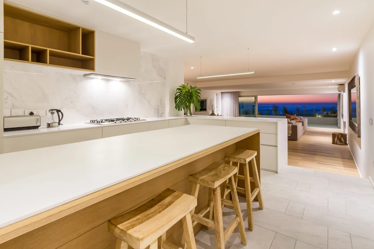 Fantastic Beachfront Apartment With Modern Interiors photo 4