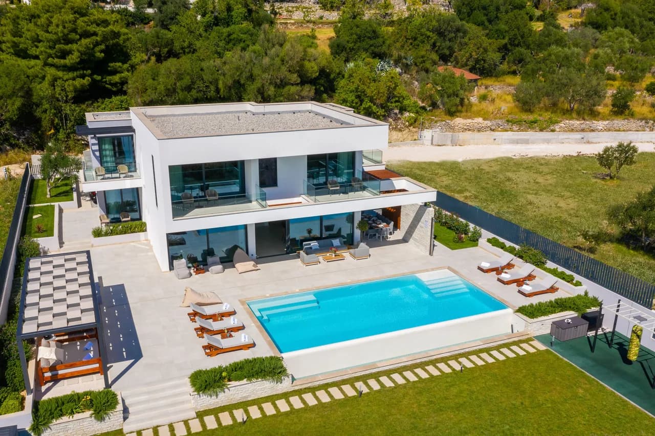 Modern Prestige Villa With Breathtaking View photo 2