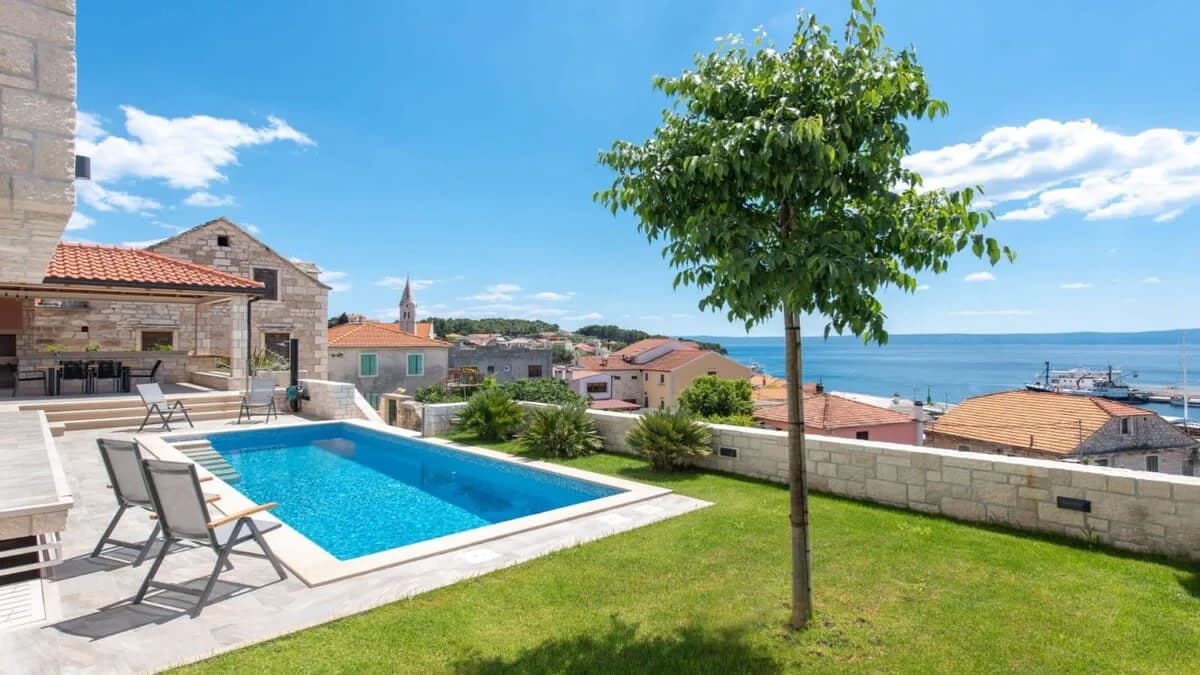 Prestigious 6br Villa With Magnificent Sea Views photo 2