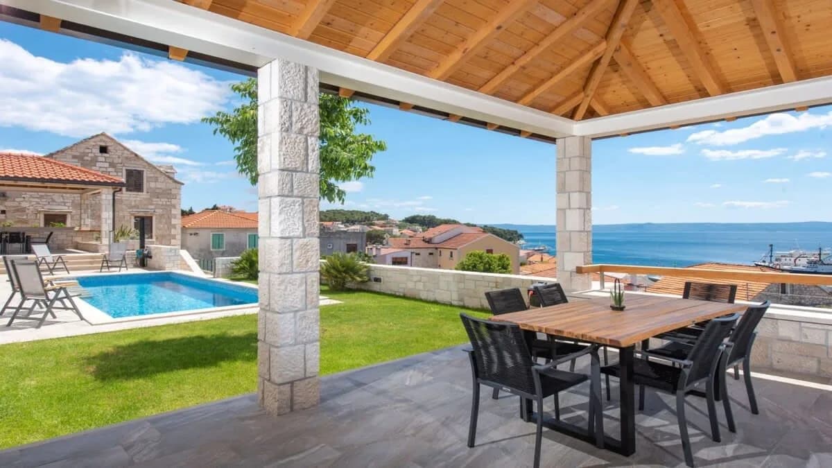 Prestigious 6br Villa With Magnificent Sea Views photo 4