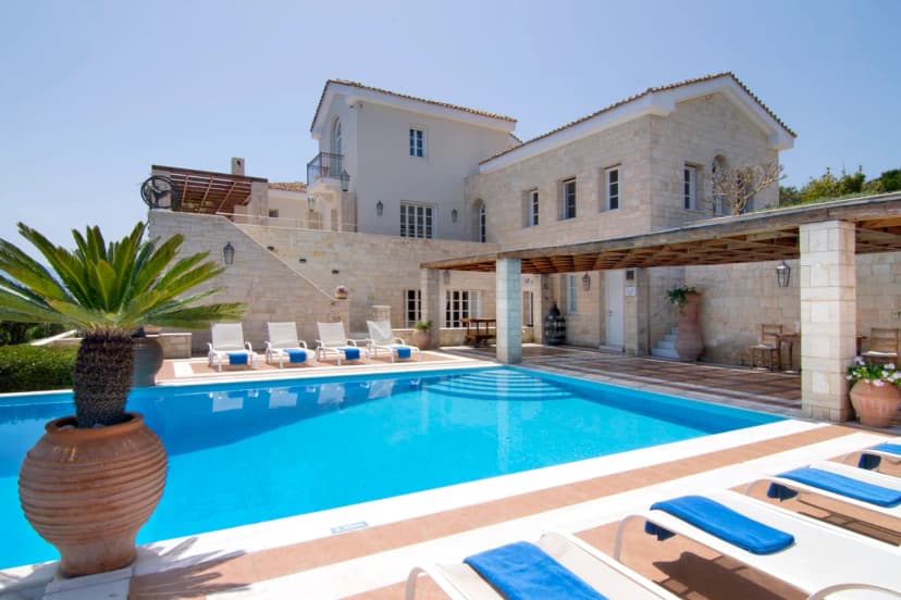 Exclusive 6 Br Villa with Infinity Pool and Sea Access