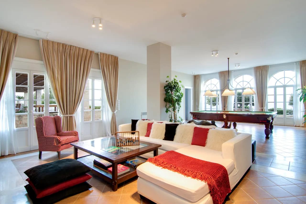 Exclusive 6 Br Villa with Infinity Pool and Sea Access photo 2