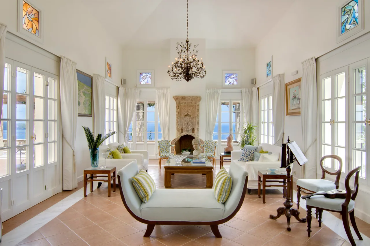 Exclusive 6 Br Villa with Infinity Pool and Sea Access photo 3
