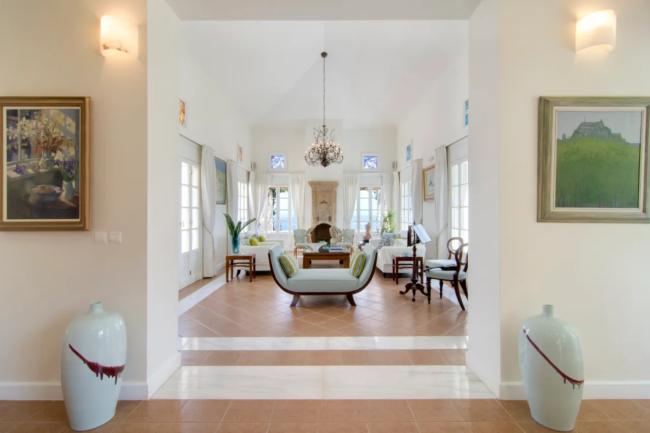 Exclusive 6 Br Villa with Infinity Pool and Sea Access photo 4