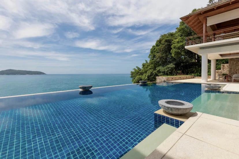 Luxurious Villa With Harmonic Blend Of Blue Sky