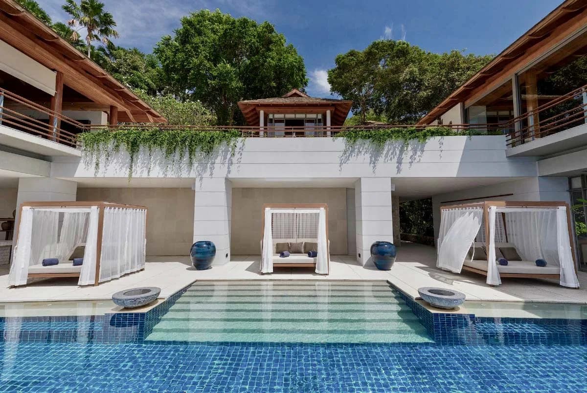 Luxurious Villa With Harmonic Blend Of Blue Sky photo 2
