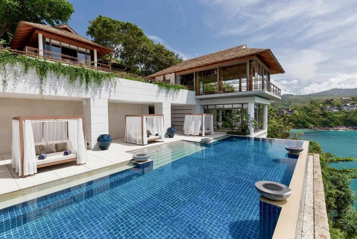 Luxurious Villa With Harmonic Blend Of Blue Sky photo 3