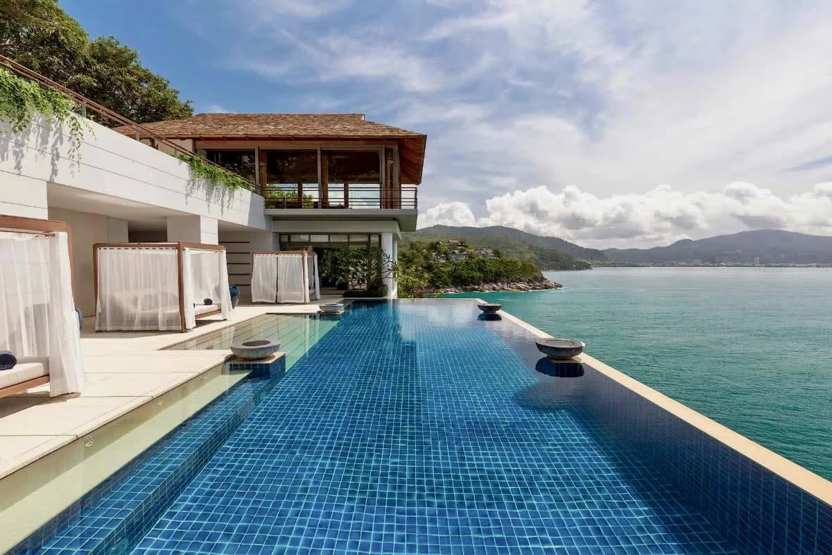 Luxurious Villa With Harmonic Blend Of Blue Sky photo 4