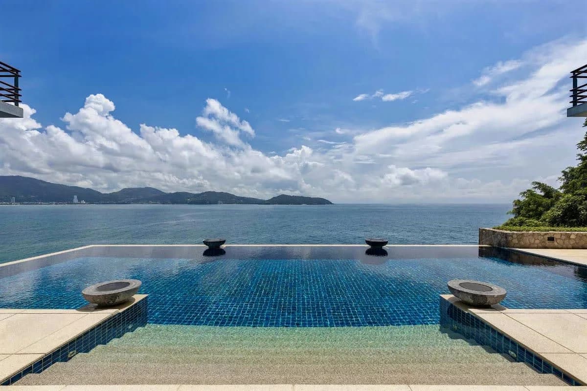 Luxurious Villa With Harmonic Blend Of Blue Sky photo 5